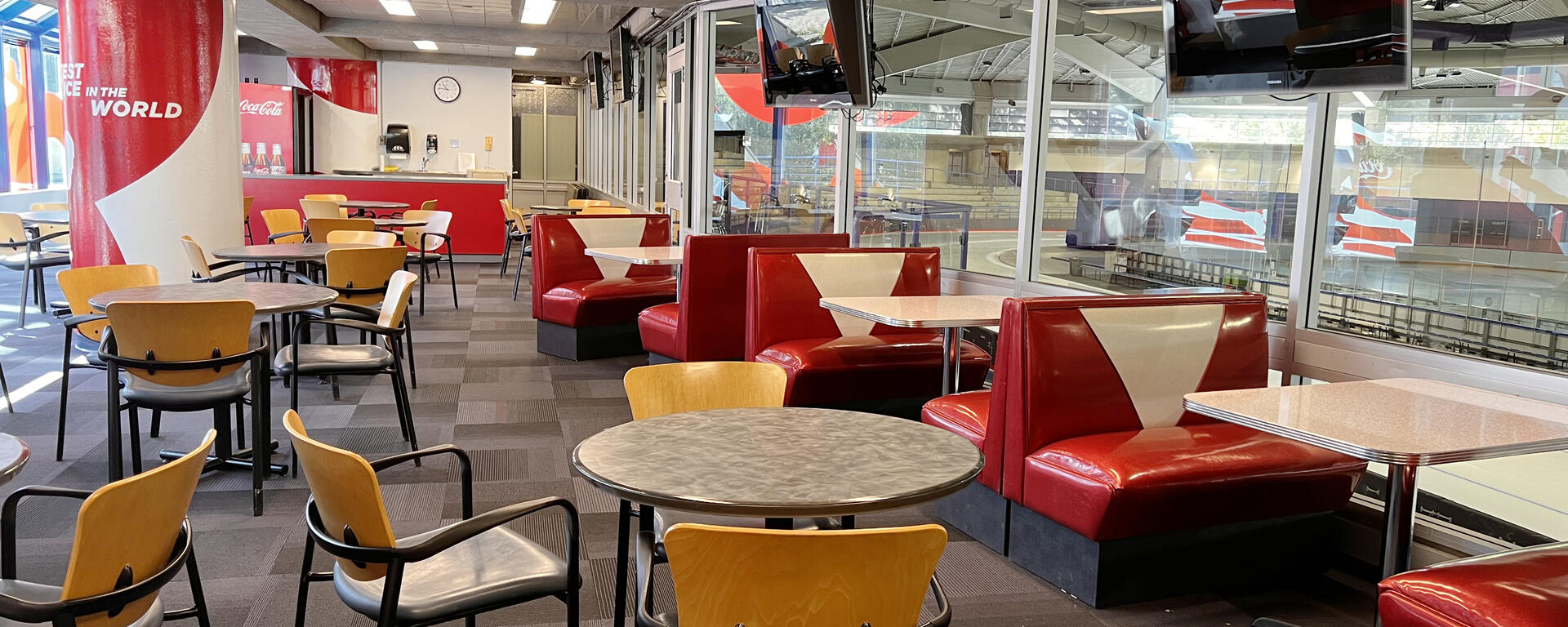 Oval Lounge