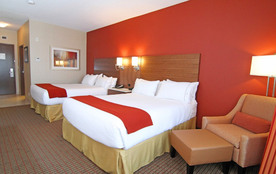 Holiday Inn Express & Suites